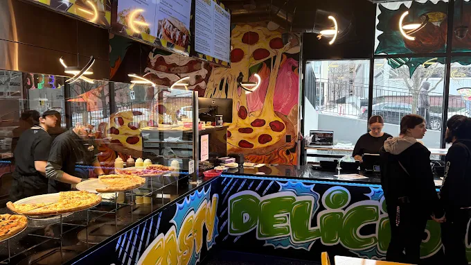 Over the Cruse Pizza interior